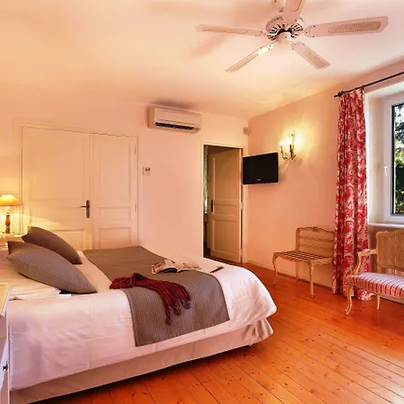 Hotell Le Moulin De 4*